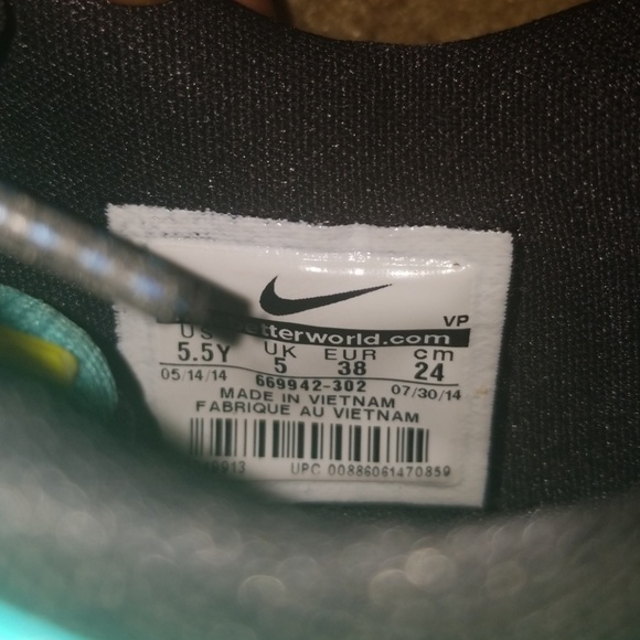 Nike shoes - Picture 2 of 2